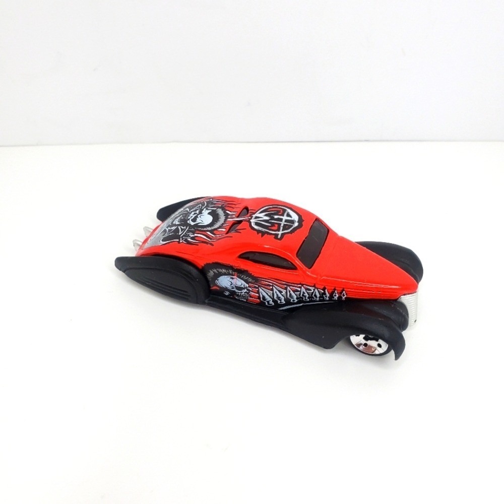 Mattel Hot Wheels Swoop Coupe 2002  Diecast Red Black‎ Skulls & Spikes